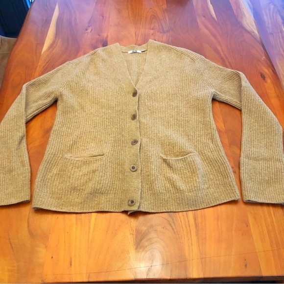 UNIQLO 100% Wool Oversized Minimalist Beige V Neck Sweater Cardigan. Women Large - Picture 7 of 16